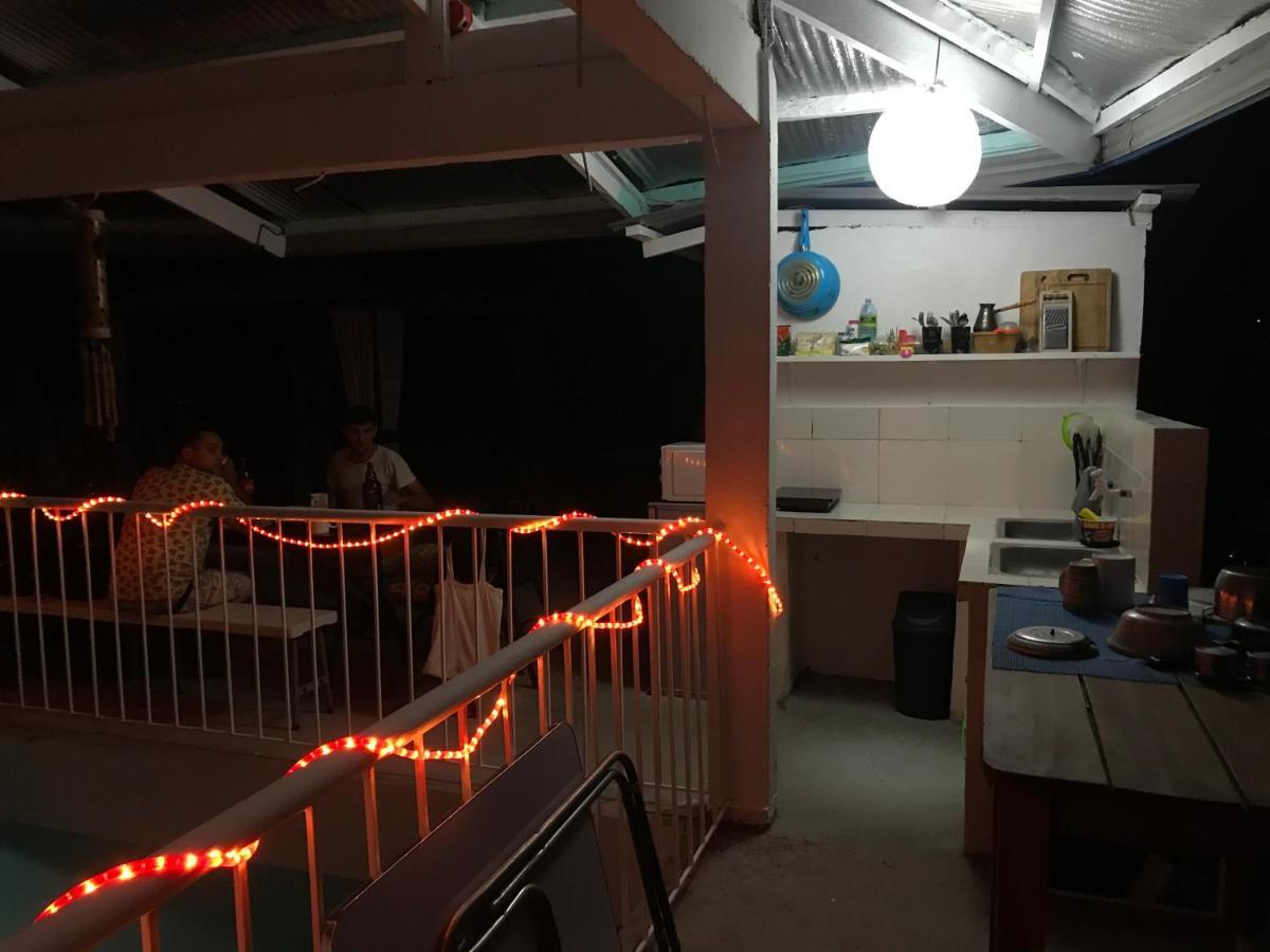 Hostel Lions Mambajao Buitenkant foto