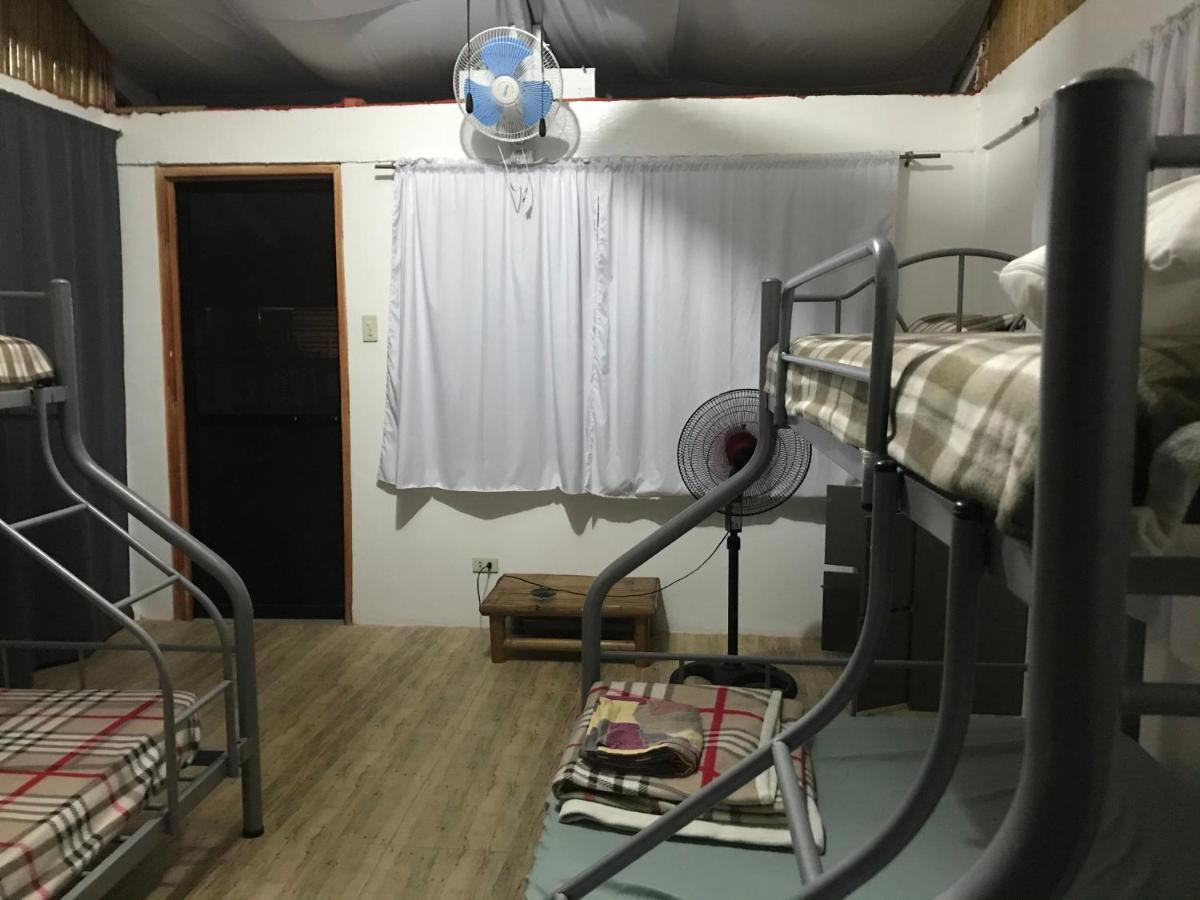 Hostel Lions Mambajao Buitenkant foto